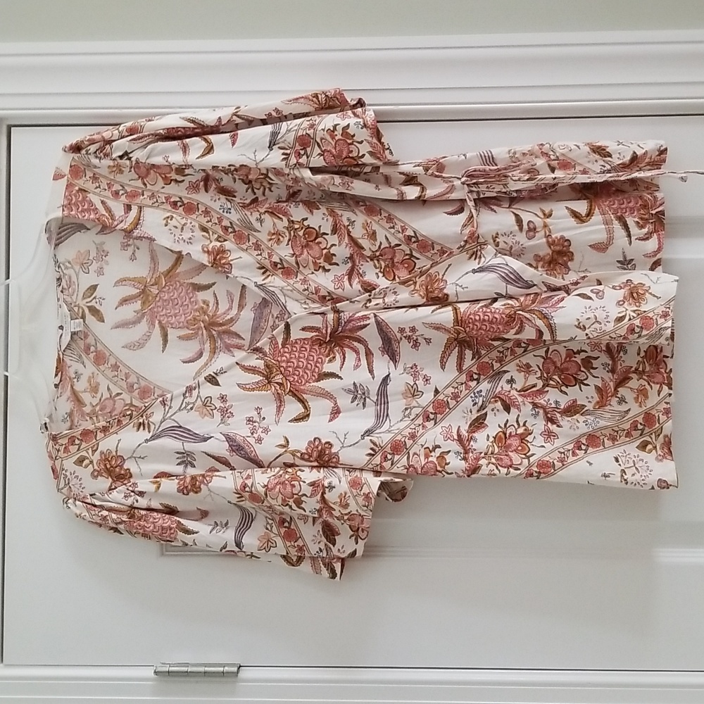 NWOT. Lucky Brand side tie wrap top. Side tie adjustable for perfect fit